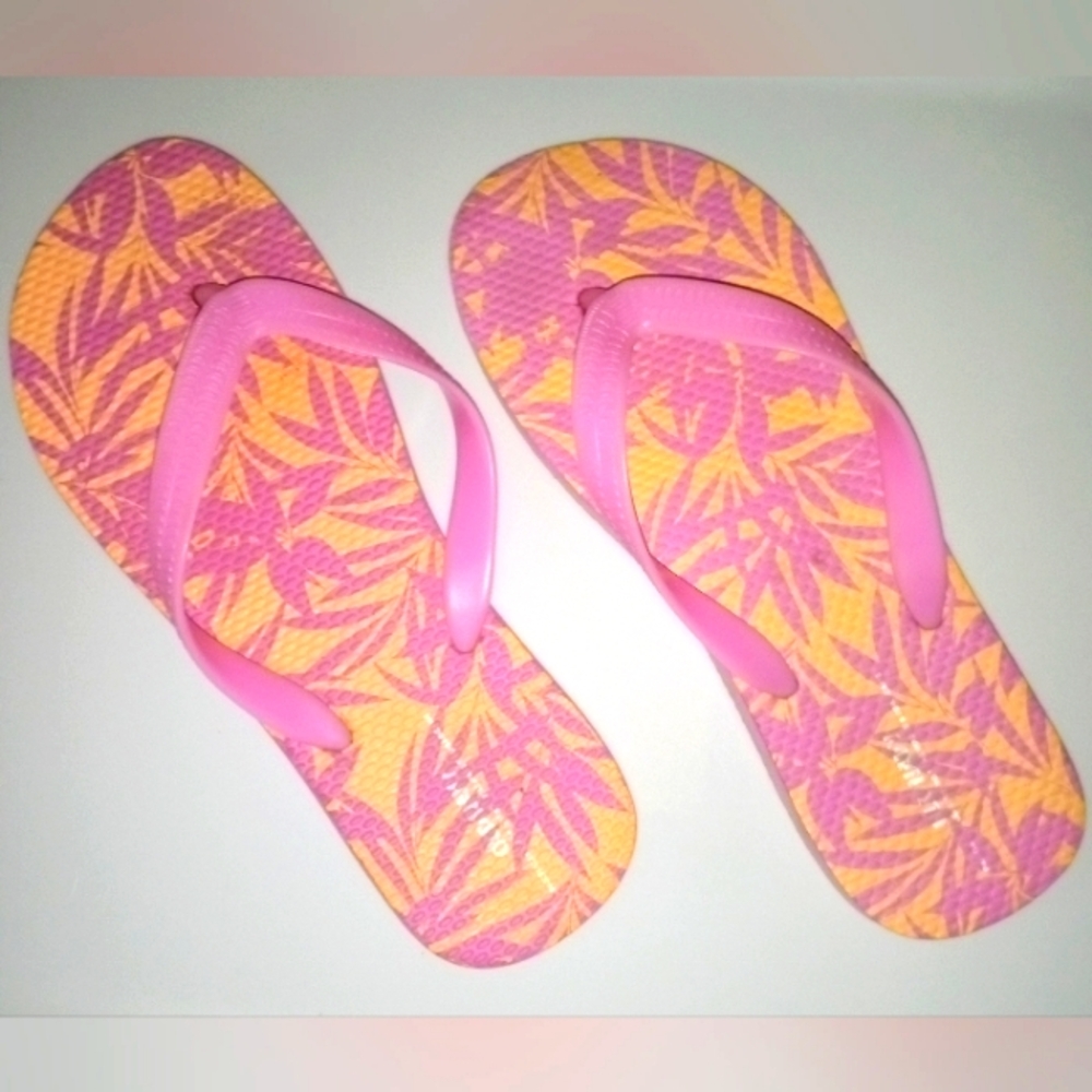 Old Navy Patterned Flip-Flop Sandals for Girls (Partially Plant-Based) Size 5/6 - Picture 6 of 6